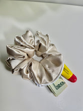 Load image into Gallery viewer, Zipper Scrunchies