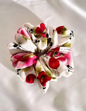 Load image into Gallery viewer, Zipper Scrunchies